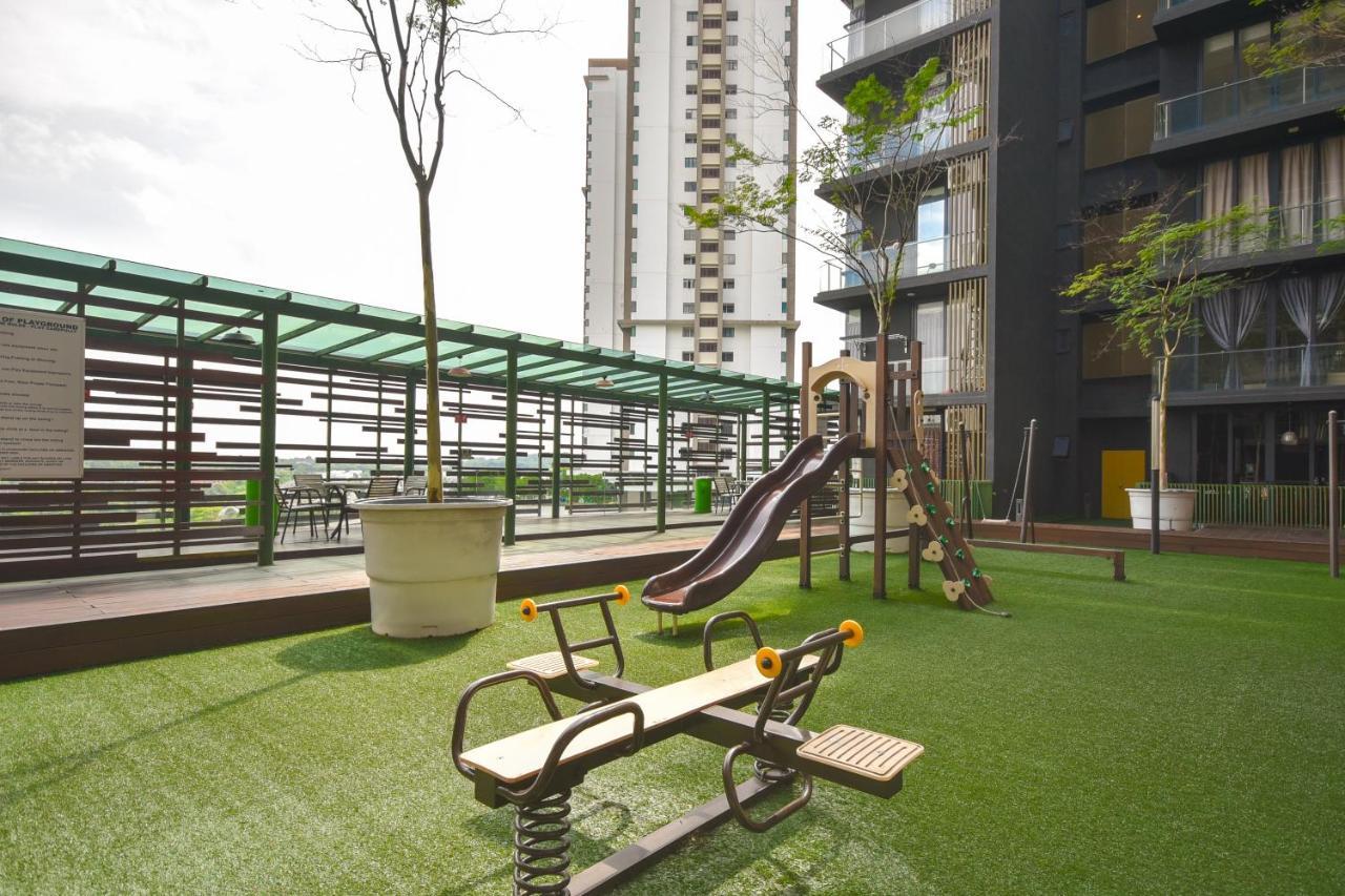 Cube 8Teens By Nest Home Johor Bahru Exterior photo